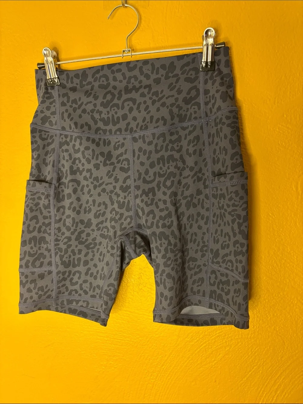 HALARA S NWT Dark Gray Blue Leopard Print High-Waist Pocket Biker Shorts